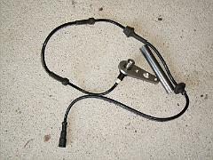 Induktivgeber in Halter, mit Abstandshalter-Material (1)