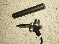 Induktivgeber in Halter, mit Abstandshalter-Material (2)