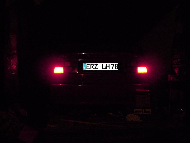 Selbst leuchtendes Nummernschild hinten.jpg